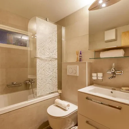 Armailli - Modern Ground Floor *