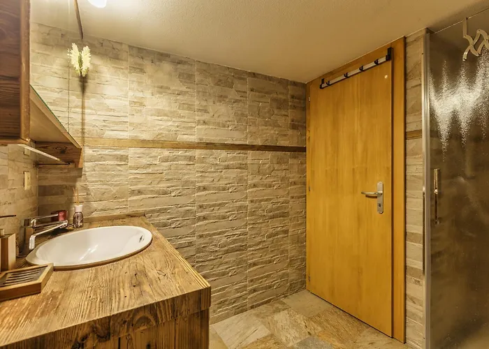 Armailli - Modern Ground Floor Апартаменты Ла-Тзума